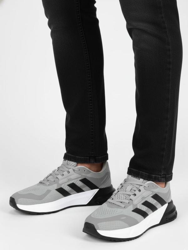 Adidas ADISTAR التوازن المثالي بين الراحة والأناقة