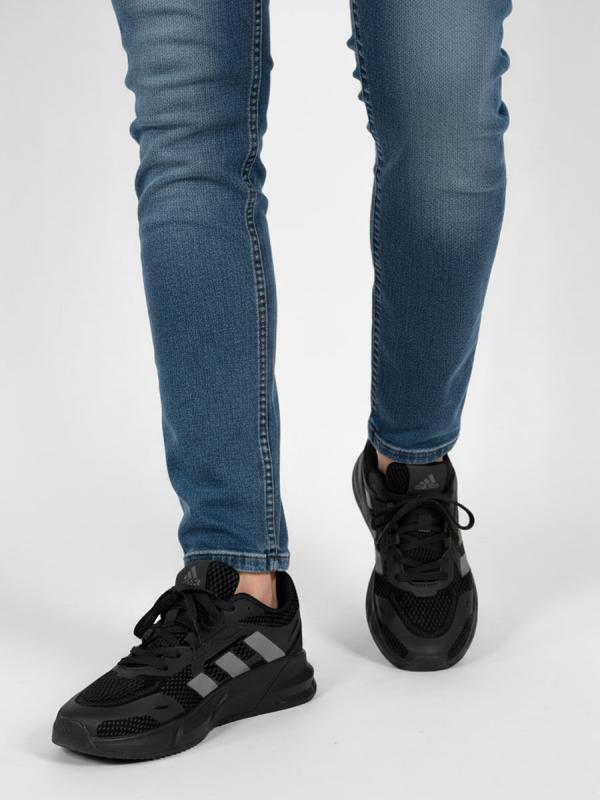 Adidas ADISTAR التوازن المثالي بين الراحة والأناقة